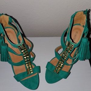 Shoe Dazzle teal green heels